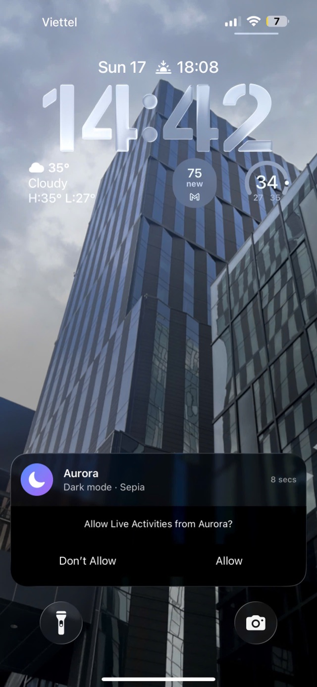 Lock Screen showing Aurora's Live Activity permission prompt
